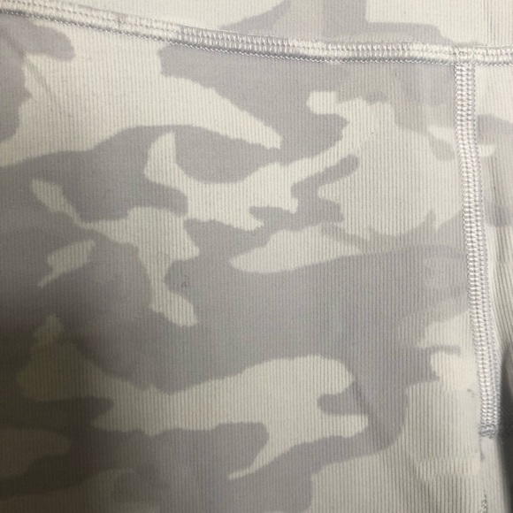 Lululemon Wonder Under High Waist  21"
Camo Alpine White  Leggings Size 4 - Picture 12 of 15